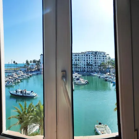 Duquesa Seafront Marina Apartament *